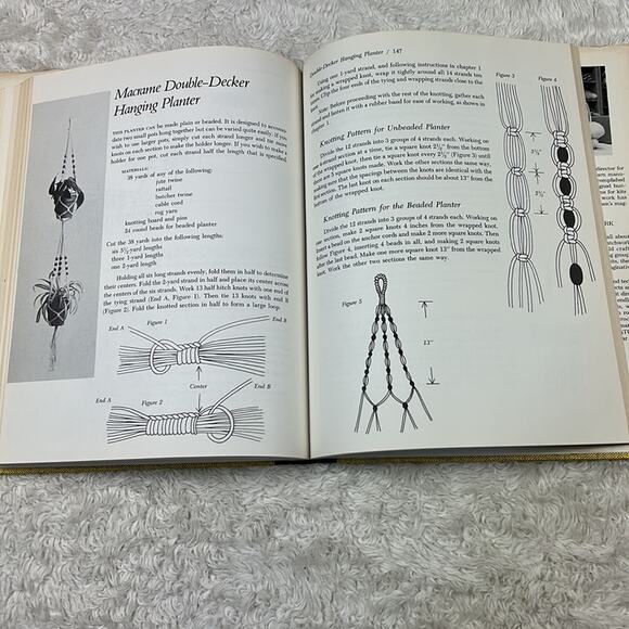 Vintage 70s Buttericks Fast & Easy NeeldeCrafts by Bella Scharf ISBN 0884210294 - Picture 8 of 11